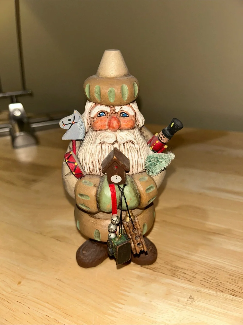 Vincent Ebbitt Hand Carved Wood Santa Pennsylvania Folk Art 2001 7” Sculpture